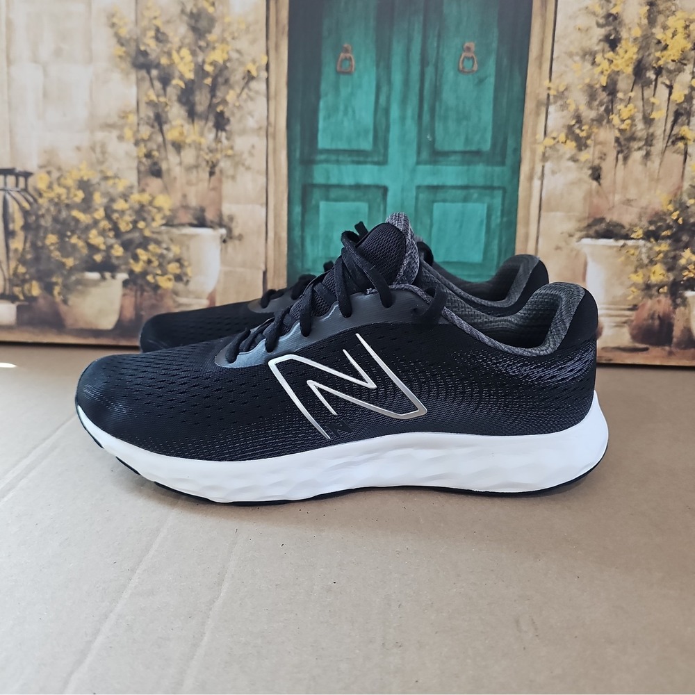 New Balance 520 v8 Mens Running Shoes Black White Size 11.5 Athletic Sneakers